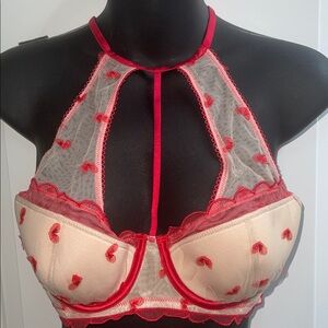 Victoria’s Secret NWT 34D Red and Cream heart design Halter Bralette bra
